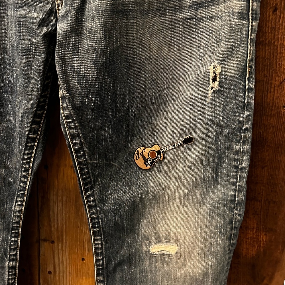 Silver 1945 men’s bootcut distressed denim blue jeans. Size 36x36 - Picture 4 of 10